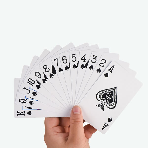 شرح ما هي أحجام بطاقات اللعب القياسية والخامات والطباعة المخصصة