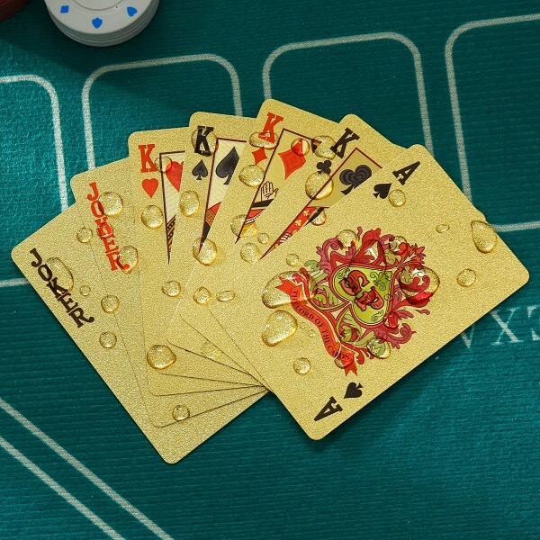 Paper Playing Cards vs Plastic Which Material Wins